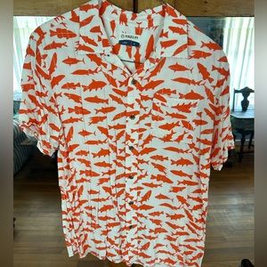 Men’s Magellan orange and cream button front shirt. Fish design. Size large.